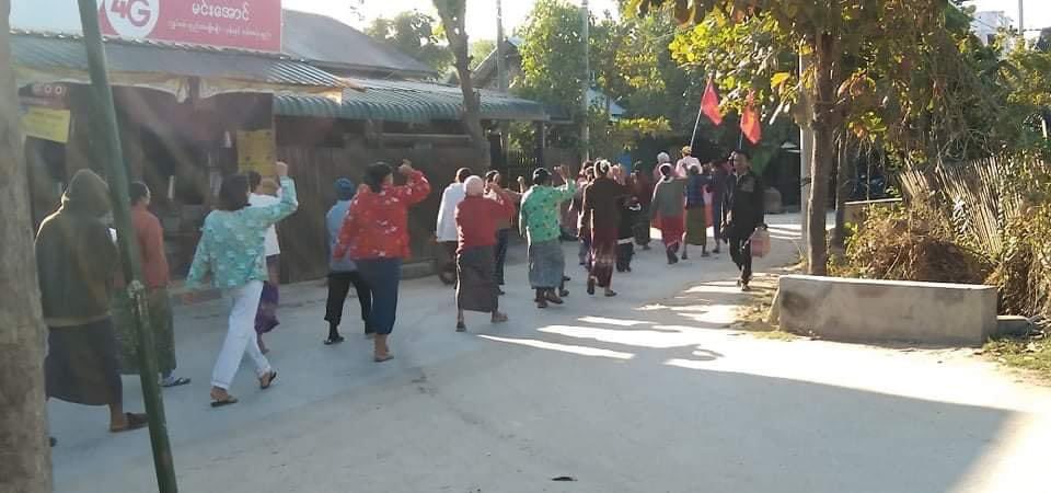 TTFR__Myanmar's tweet photo. Pro-Democracy activists from ShweBo never miss a single day to show their strong opposition to junta. #ASEANStopHunSen
#2022Jan5Coup
#WhatsHappeningInMyanmar https://t.co/kIIFtlBwCw