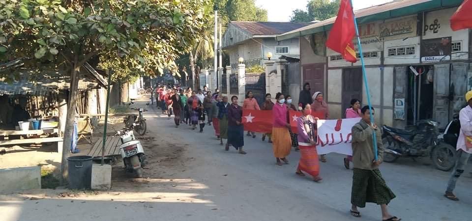 TTFR__Myanmar's tweet photo. Pro-Democracy activists from ShweBo never miss a single day to show their strong opposition to junta. #ASEANStopHunSen
#2022Jan5Coup
#WhatsHappeningInMyanmar https://t.co/kIIFtlBwCw