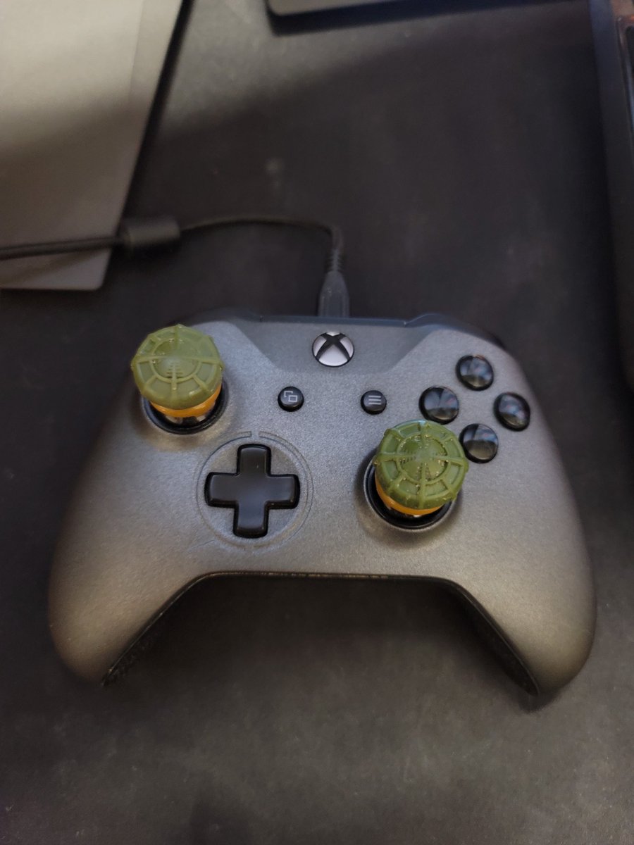 JediiRyan's tweet photo. Out with the old, in with the new.

"...a fine addition to my collection."

(2012-2022) a decade of @ScufGaming 🎮

#ScufGaming #ScufController #TeamScuf #ScufInstinctPro #InstinctPro #ScufInstinct #ScufPrestiege #ScufElite #ScufInfinity #ScufHybrid #Scuf360 #Xbox #ControllerGang https://t.co/TPkyYnoziX
