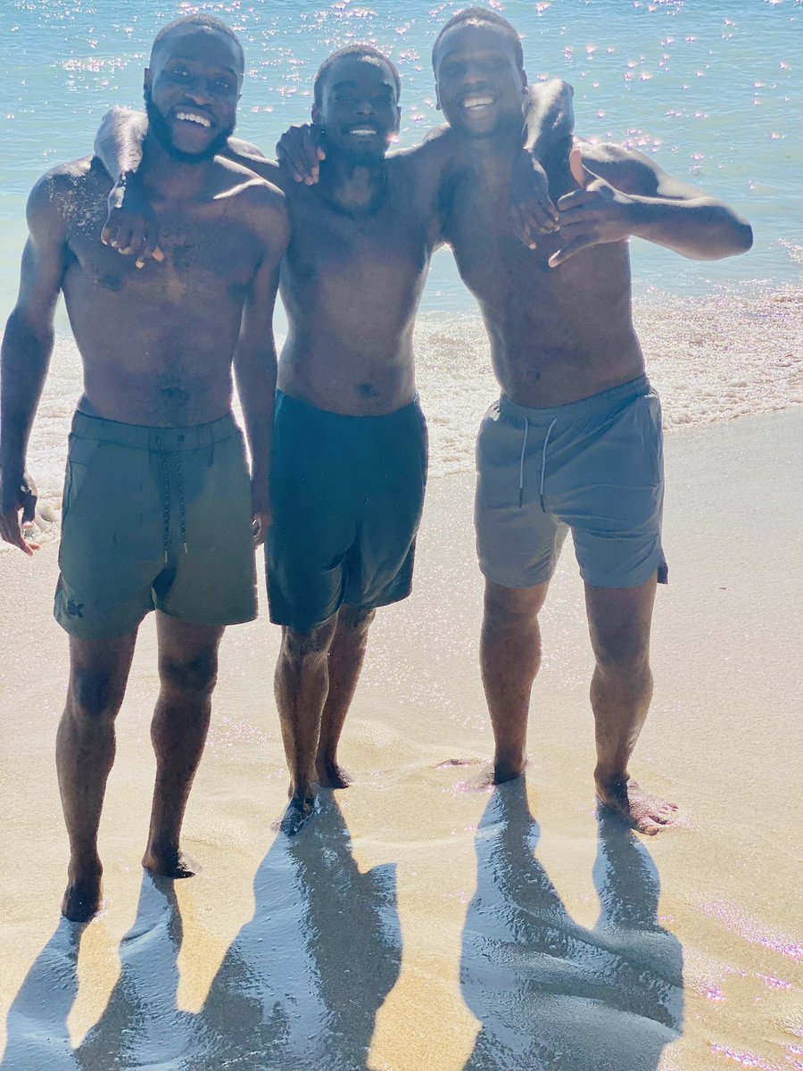 DrVasshe's tweet photo. Stripple men out dere #IslandLab #IslandBoys 🏝🤝🫂 https://t.co/0qm1v3dKLt