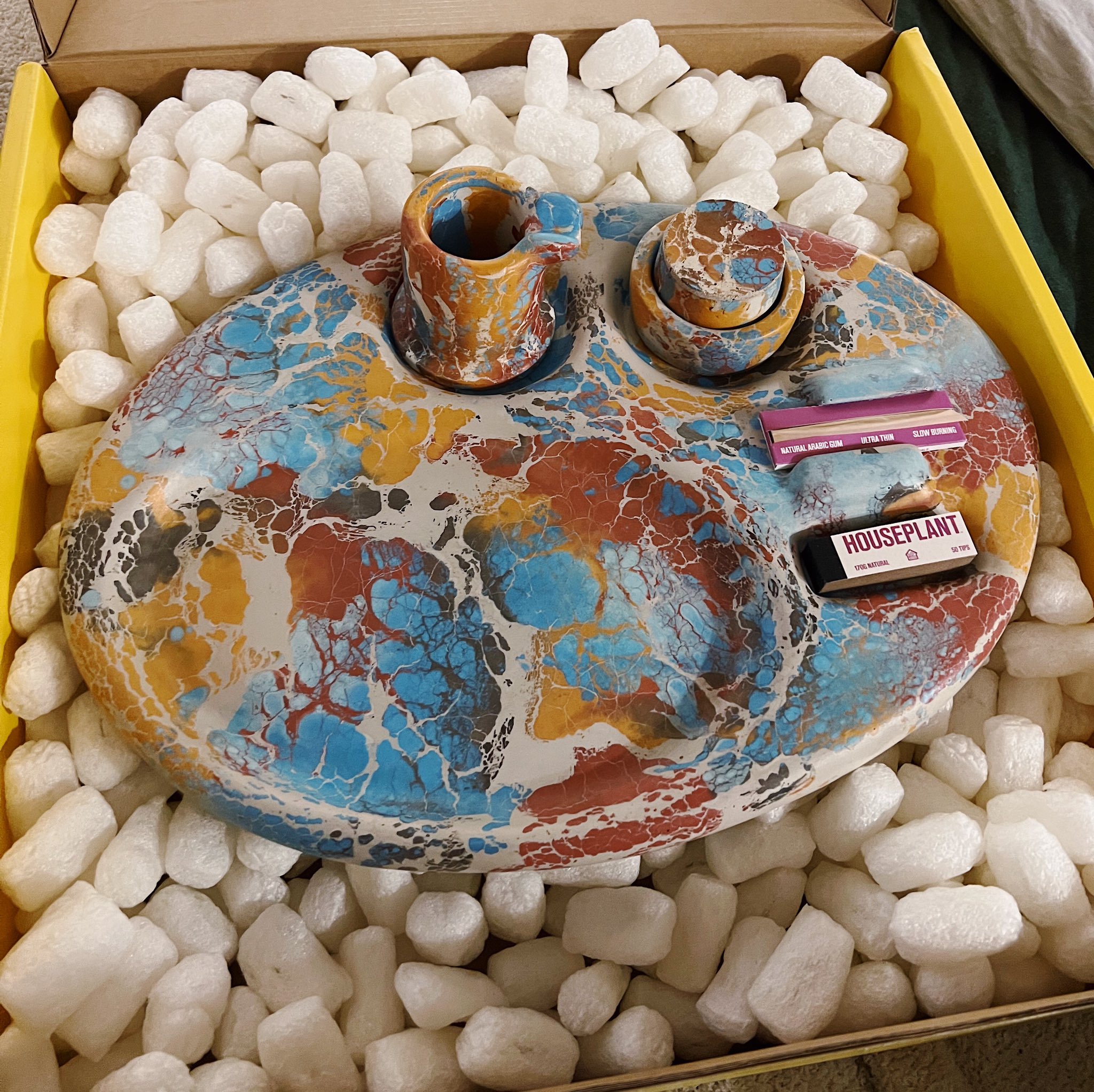 2 pic. this rolling tray is a work of art @Sethrogen https://t.co/HLTApM7Lcx