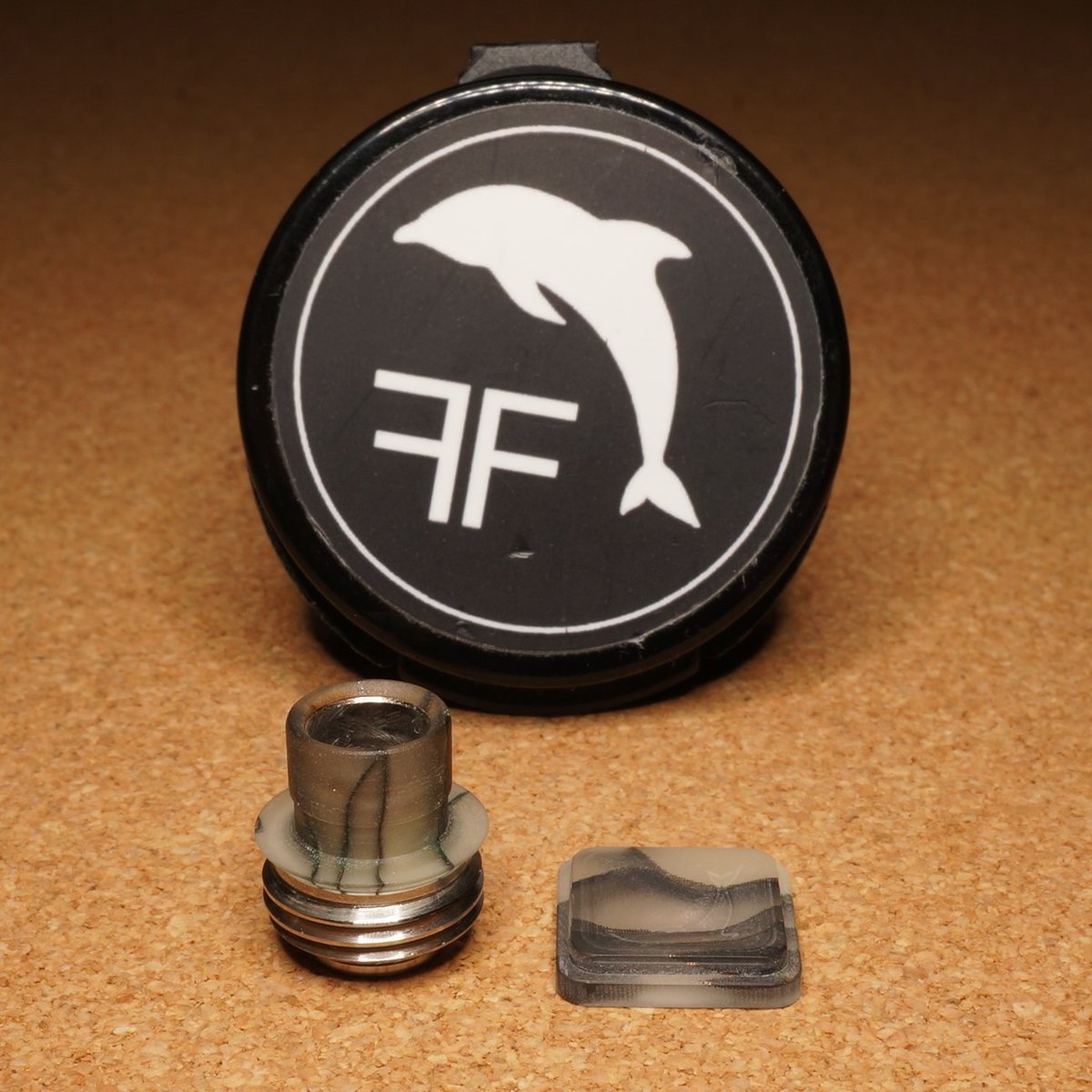 VAlphaline's tweet photo. Friendly Flipper|V2 FFLUSH RAFIKI TIP & SQUARE BUTTON SET 入荷。国内外で入手困難の激レアアイテム。コンディションは僅かな使用感程度の非常に良好な状態となりますので、是非この機会をお見逃し無く!😘😘😘 DM大歓迎 #FriendlyFlipper #V2 #FFlush #Vape #vape好きな人と繋がりたい #vape放出 https://t.co/XzmHK2xsLG