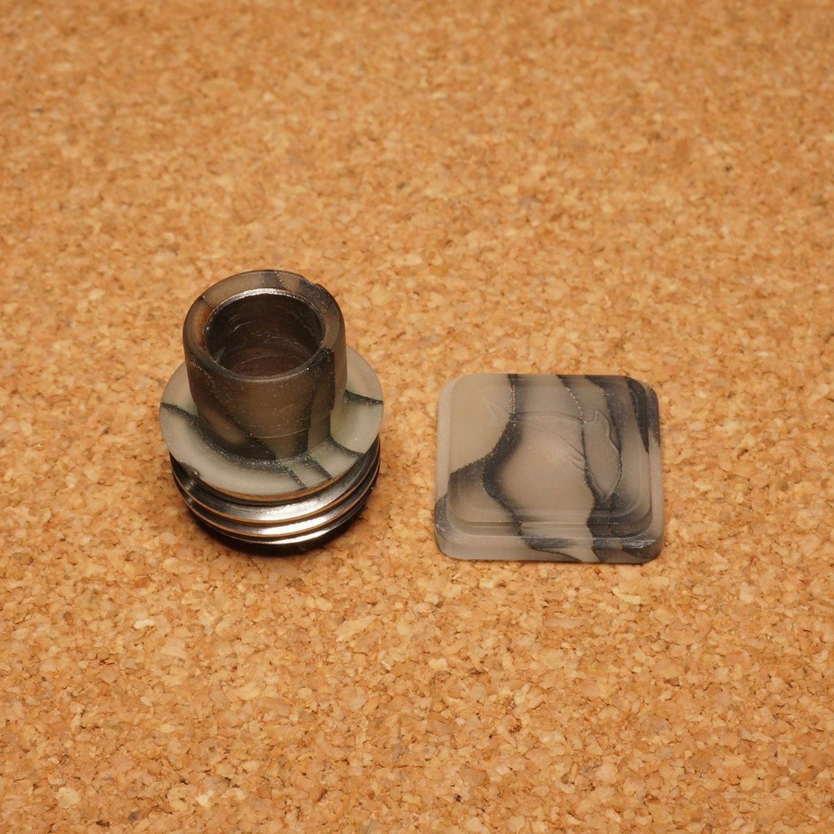 VAlphaline's tweet photo. Friendly Flipper|V2 FFLUSH RAFIKI TIP & SQUARE BUTTON SET 入荷。国内外で入手困難の激レアアイテム。コンディションは僅かな使用感程度の非常に良好な状態となりますので、是非この機会をお見逃し無く!😘😘😘 DM大歓迎 #FriendlyFlipper #V2 #FFlush #Vape #vape好きな人と繋がりたい #vape放出 https://t.co/XzmHK2xsLG