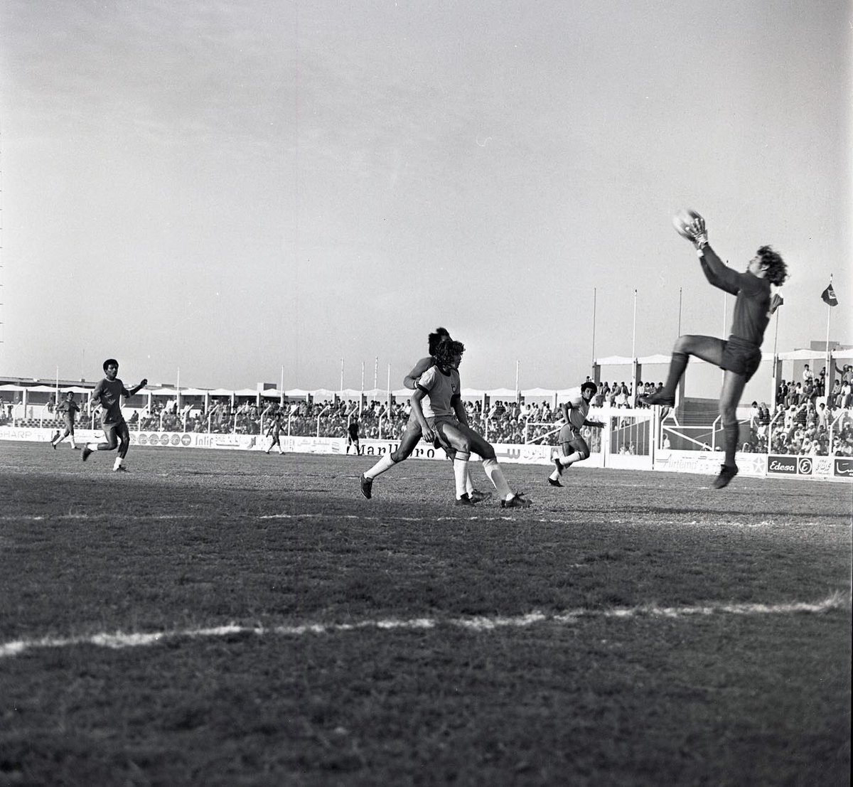 TheOldBahrain's tweet photo. 1979(?)๐ง๐ญ: Bahrain v Brazil at Isa Town Stadium. For info on match visit:
https://t.co/Vyj5TxDDI4
- @substoryblog wishes to speak with anyone who played in, or has knowledge of, this match. #theoldbahrain #bahrain #ุงูุจุญุฑูู #bahrainfootball https://t.co/yZ2uOwlByO