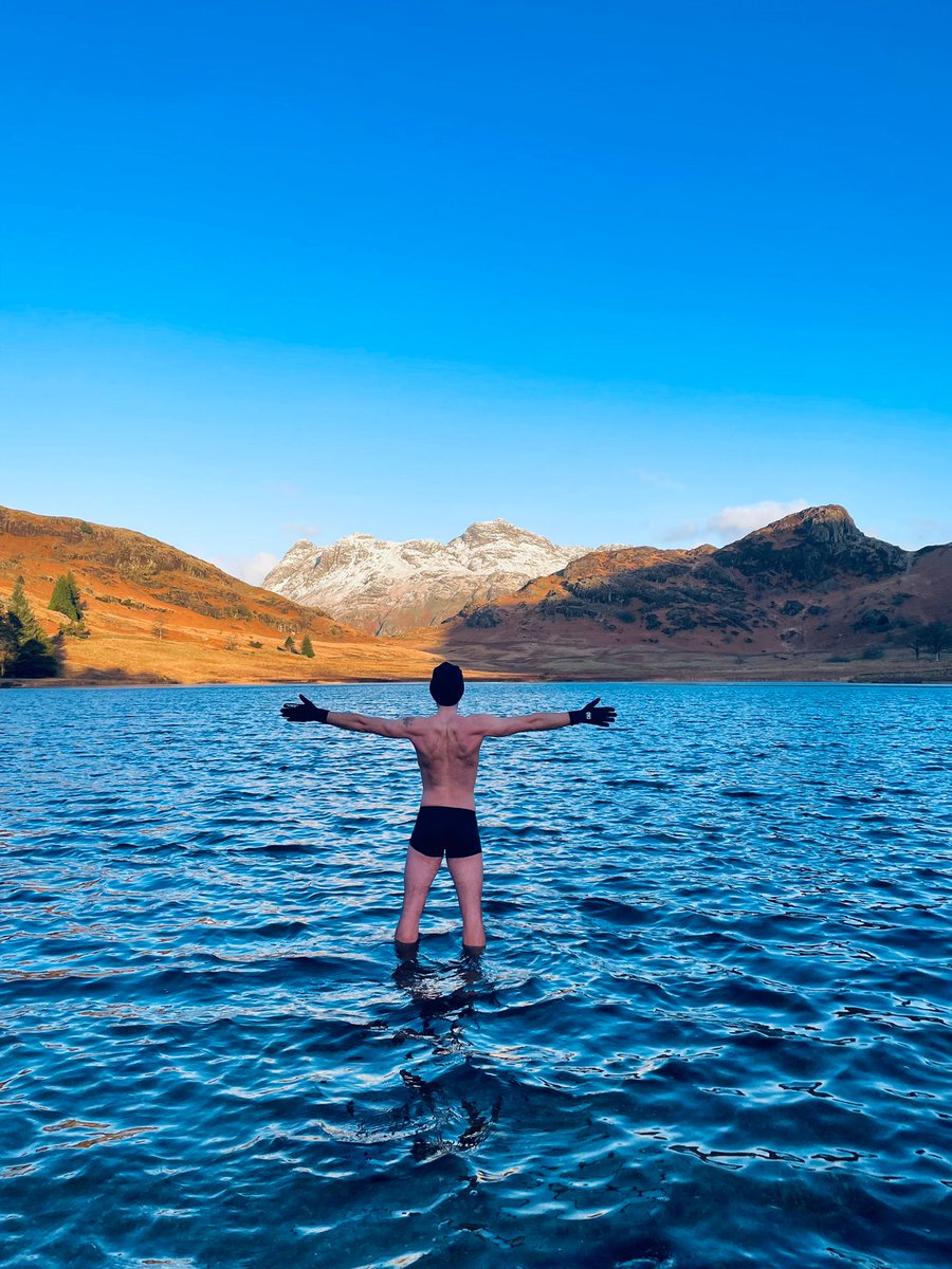 Beautiful sunrise swim in Blea tarn, #Lakedistrict water temp 6 air temp minus 3 felt incredible all day afterwards what a great feeling, great hike and found new waterfall in Langdales,