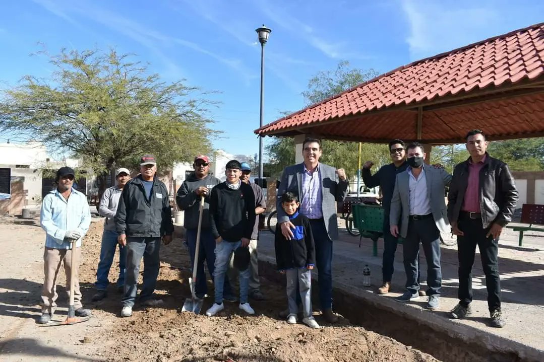 Este día visité tres de las obras que ya iniciaron gracias a las gestiones que hicimos ante Cecop. 

Agradezco el apoyo de esta instancia estatal, pues hacía más de dos años que no se lograban bajar recursos para obras en Caborca.

#Caborcapiensaengrande