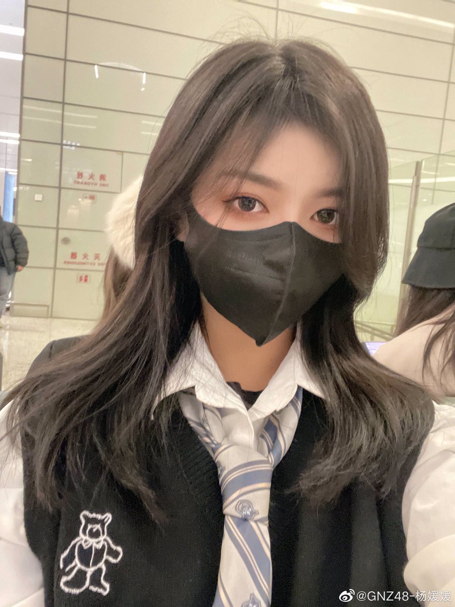O17WODE's tweet photo. 220104 #GNZ48 #杨媛媛 #양위엔위엔 웨이보 업데이트 

【번역】 상하이에 도착한 첫날✌🏻️ https://t.co/hsUxKihi3M