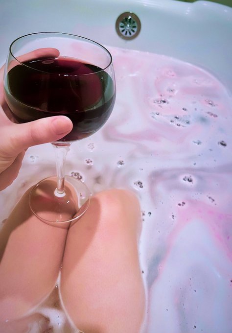 Cannabis lavender bath bomb 🛁💜 https://t.co/tQCapUSMOf