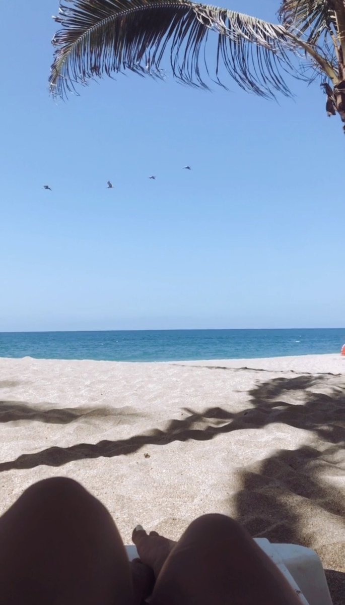adricabrerac's tweet image. #2022vibes: sin covid y con playa. 🐚✨