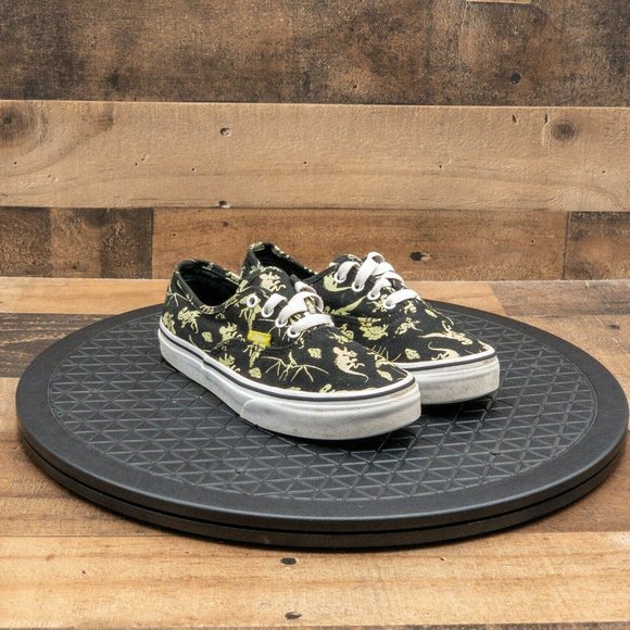 oblivionbliss23's tweet photo. So good I had to share! Check out all the items I'm loving on @Poshmarkapp #poshmark #fashion #style #shopmycloset #born #osiris #vans: https://t.co/8NRxBWRkwU https://t.co/RcXJy0Gw15