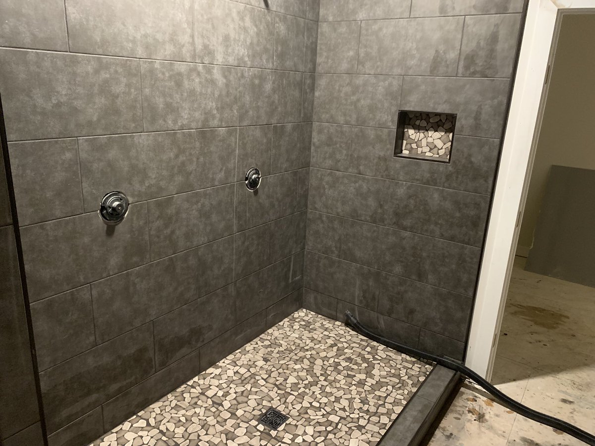 AllenOl57434246's tweet image. Done with this one! #tileguy #sidework