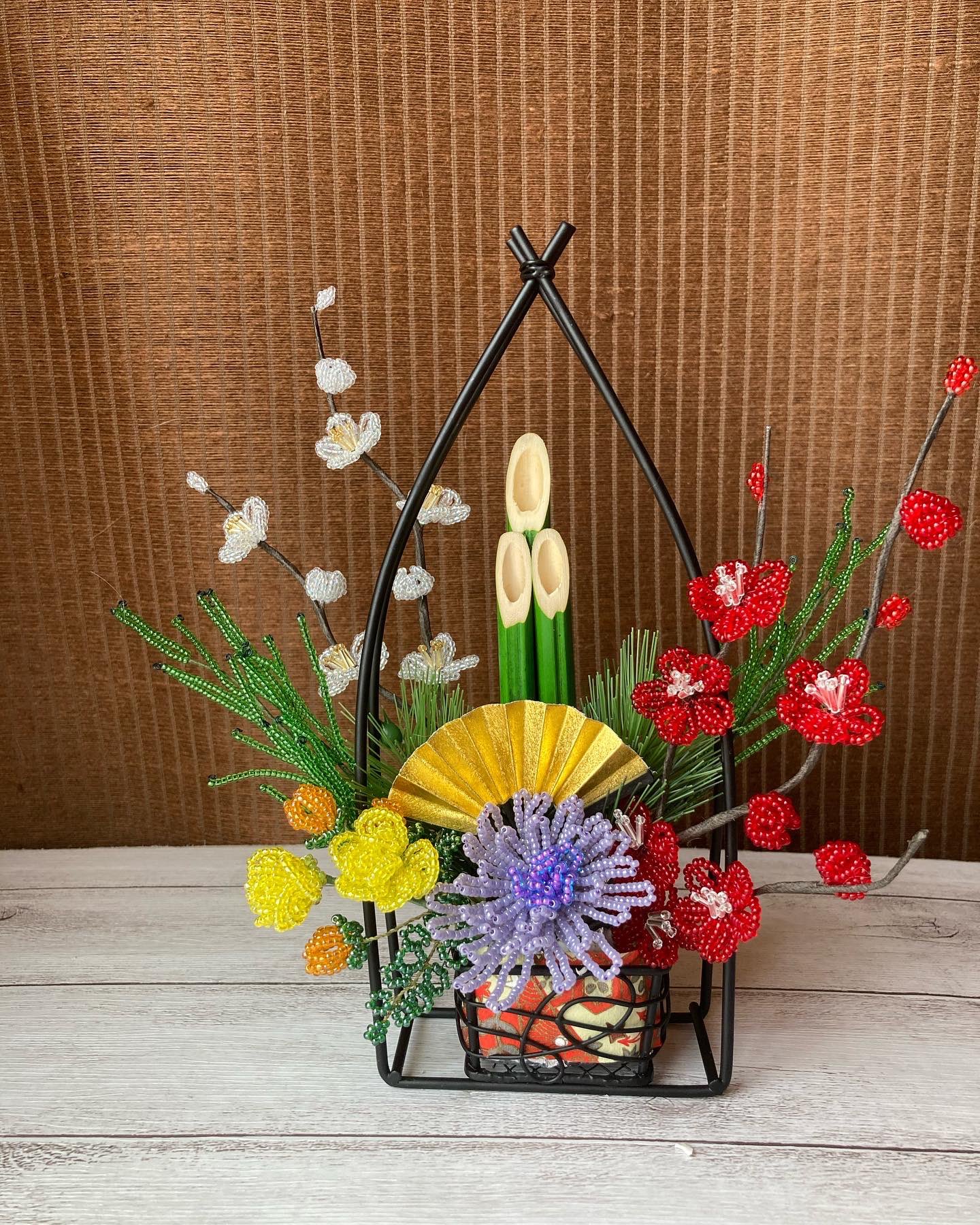 ガラスの花屋 はな琉璃 ビーズフラワー 門松アレンジをリメイク 水仙 葉牡丹 梅 これからの季節を楽しめる花に替えるとお正月感が一気に無くなります ビーズフラワーは使い回しが可能で 常に満開にできるので 長く楽しめます T Co