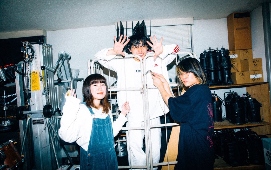 ginger_band_'s tweet photo. 🎍RADIO🎍

新年1発目！
gingerの疲れたなら甘えればいいのに
本日 18:30〜 

あけましておめでとうございます🌅
今年の抱負を年男が語っております。
今年もよろしくお願いします〜🐯

📻#raiko
 https://t.co/ZiB05H1XVp 

✉️mail
https://t.co/g4CzBXaLVB

🐤ツイート
#ラジンジャー

#エフエム山陰 https://t.co/W7mrSUNYyP