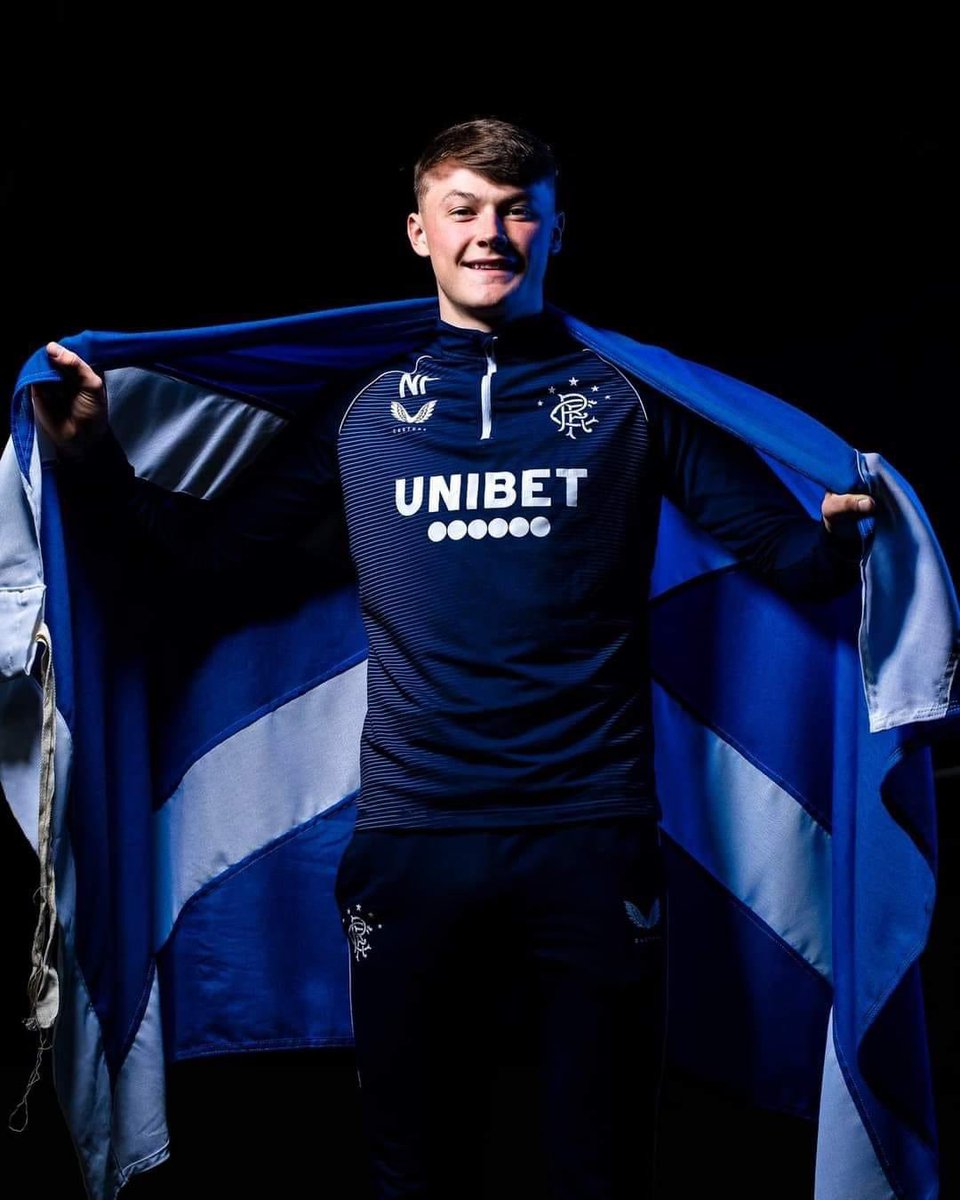 39gill's tweet photo. Best of luck for the future #nathanPatterson #EvertonFC https://t.co/ItOtq9LN6C