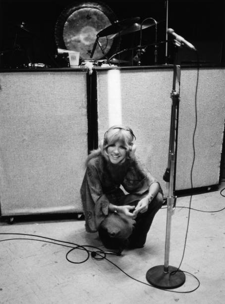 crockpics's tweet photo. Stevie Nicks in the studio, 1970s. Photo by Fin Costello. https://t.co/iZiQ5QxMdQ