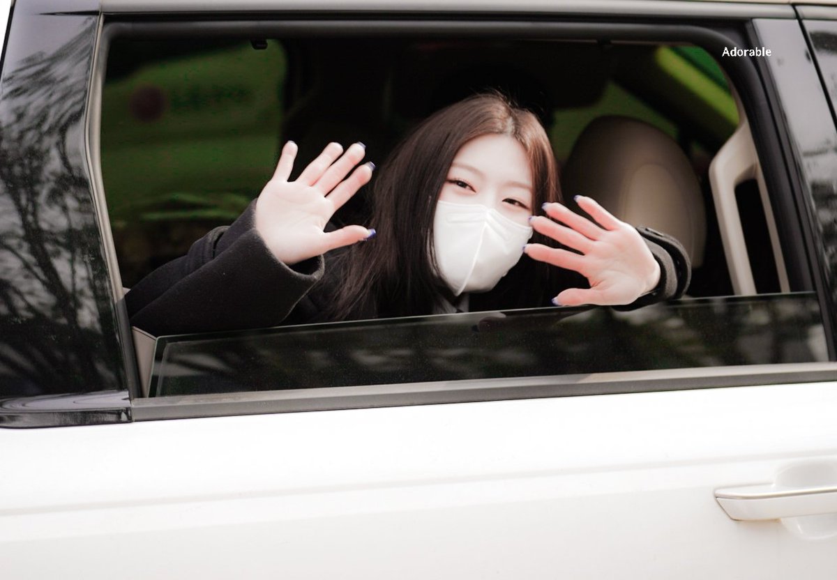 Adorable__Seeun's tweet photo. 세은이 졸업했다 !!!! #윤세은 #세은 #SEEUN #stayc https://t.co/FoVYgjgQZe