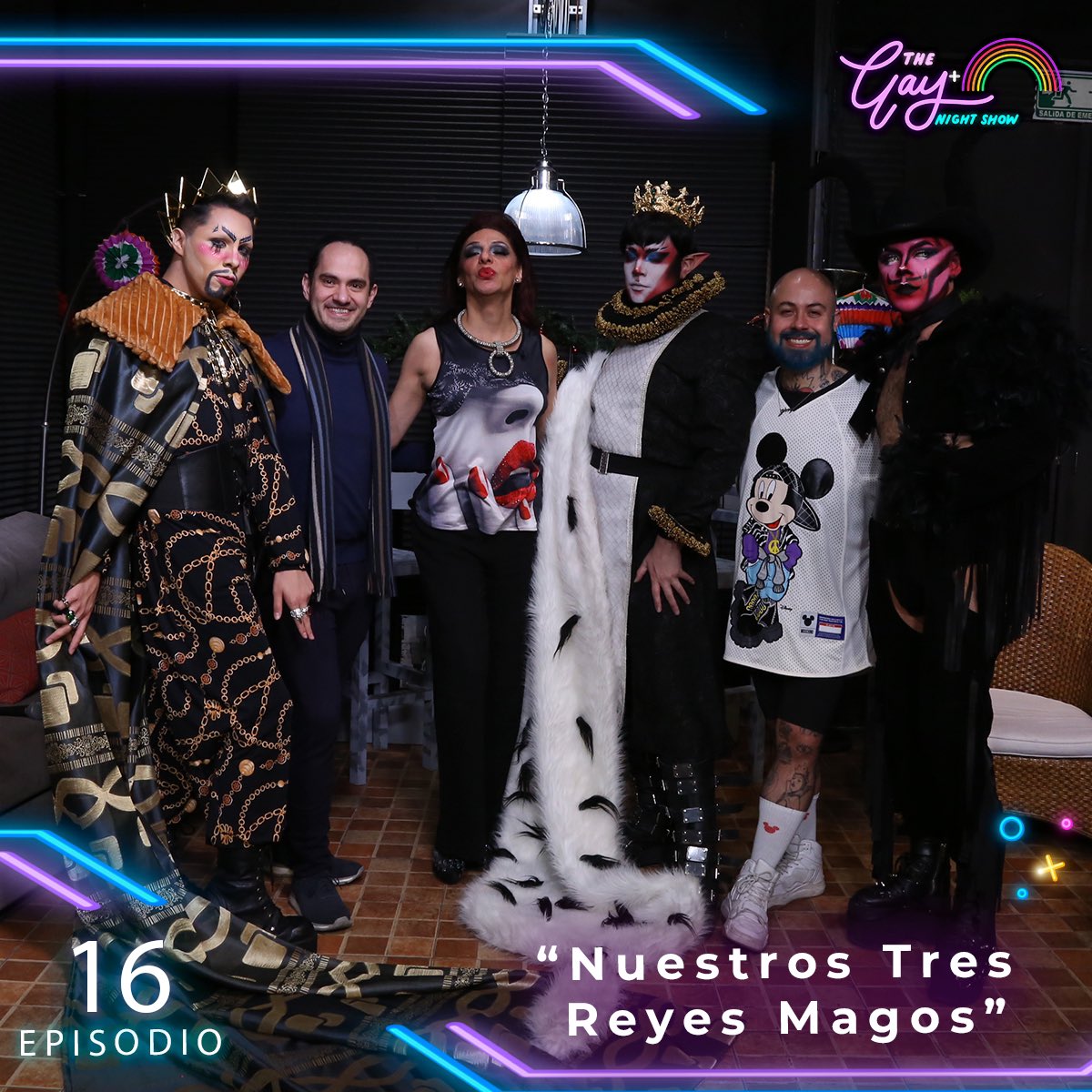 TheGayNightShow's tweet photo. 👑¿Ya vieron a nuestros Reyes Magos?

🎁 Este jueves decidimos hacer un día de reyes distinto, quisimos traerles la diversidad y el arte de @Ank_cosart, JD Norte y xXxolo.

🌟¡No se lo pueden perder! Es a las 7PM en nuestro canal de #YouTube. https://t.co/hRhwKEuAwa