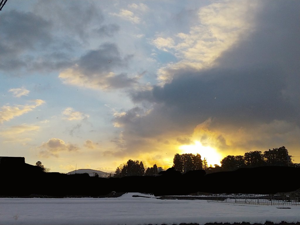 ZCNE5UbAPaPwlPo's tweet photo. あけましておめでとうございますm(*_ _)m
今年は受験生だからいいねをあまり返せないかもしれないですけどよろしくお願いします！ https://t.co/PEodBeLTJC