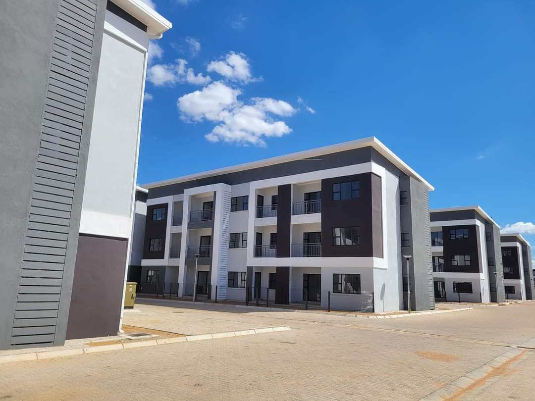 AfricaFactsZone's tweet photo. Botswana has a new place called Sarona City in Gaborone.

It provides an opportunity of affordable living which include apartments, town houses, family homes, a shopping mall amongst others. https://t.co/G8ooXl1cgh