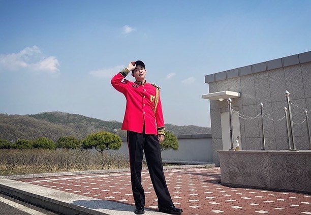 TheRoseBrasil's tweet photo. [IG: Dojoon] 05.01.22 | 🌹

"06.07.2020 ~ 05.01.2022
Park Dojoon, Sargento do Comando de Operações Terrestres, foi dispensado!!"

#RedRoseDojoonIsBack
#TheRose #더로즈 #Dojoon 
@TheRose_0803 @TheRoseSound 
@parclassic https://t.co/aUN1hC5uIc