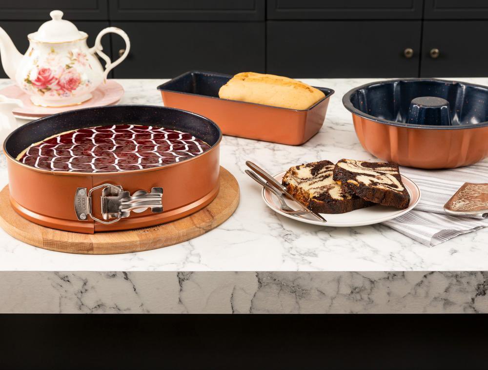 MadameCocoTR's tweet image. 🎁HEDİYE ZAMANI🎁
Kokusuyla evinizi saracak lezzetli keklerinizi pişireceğiniz Alita 3'lü Kek Kalıbı Seti hediye ediyoruz💕
 Yapmanız gerekenler;
• @MadameCocoTR hesabını takip etmek
• Bu görseli beğenmek
• Bir arkadaşınızı etiketleyerek #madamecoco hashtagi ile yoruma yazmak