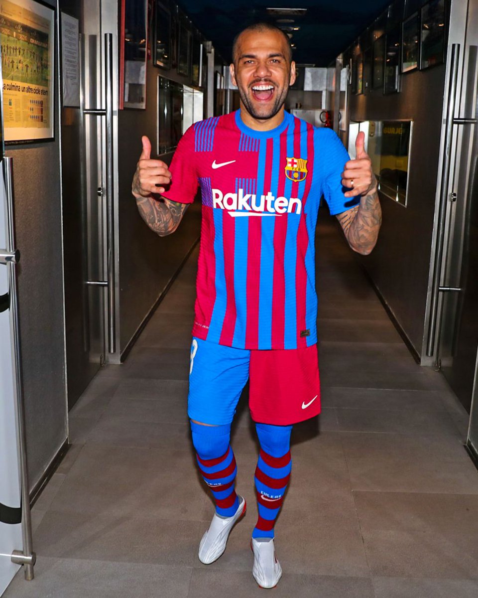 FCBarcelona_es's tweet photo. ❗ ÚLTIMA HORA

El FC Barcelona ha recibido todas las aprobaciones para poder inscribir a @DaniAlvesD2. El jugador ya está disponible para el #LinaresBarça. https://t.co/s9Hm5TPKIQ
