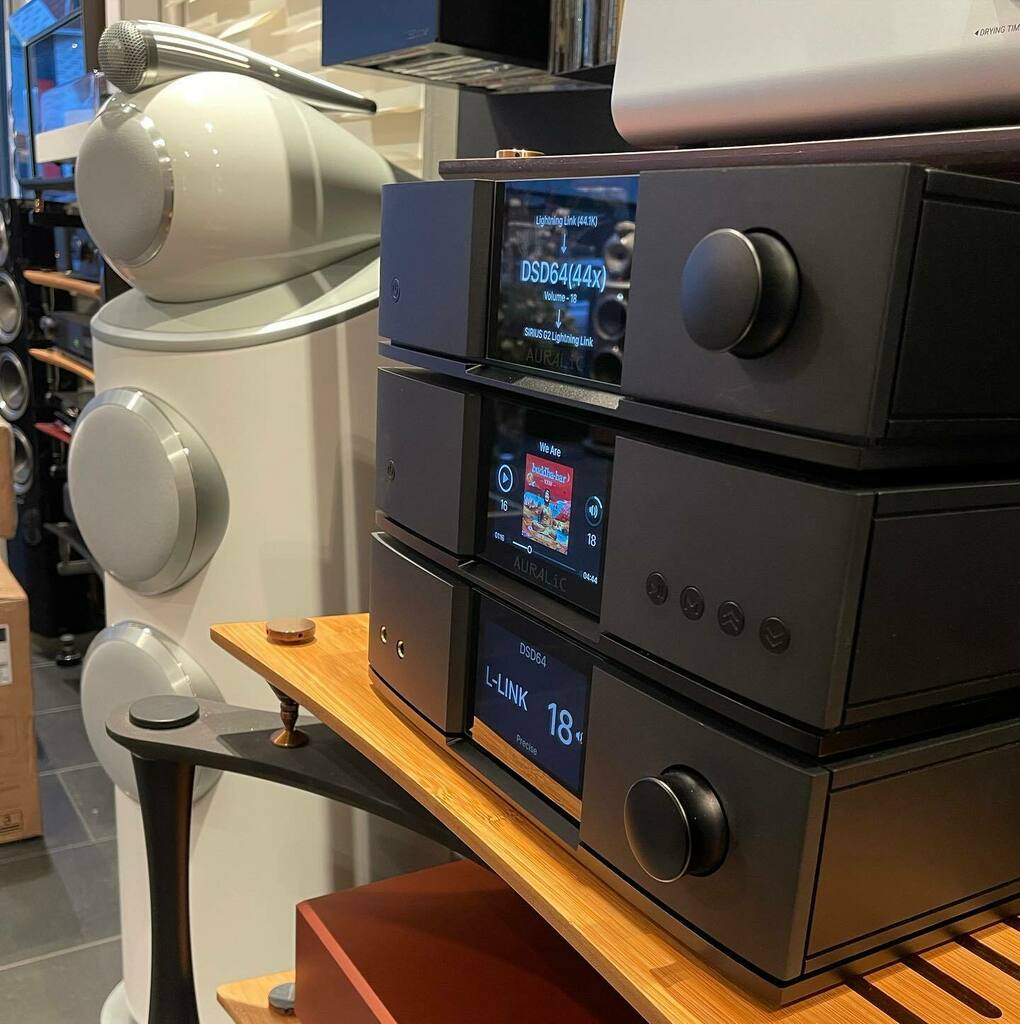 AudioVenue's tweet photo. Three box Auralic, G2.1 Streamer, Upsampler &amp; DAC
.
 #luxuryhifi #bowersandwilkins #bowerswilkins  #luxurystand #instahifi #auralic  #audiolondon #quadraspire #ariesg2.1 #siriusg2.1 #vegag2.1 #803d4 #audiophiles #stereophile #luxuryaudio #auralicdigital … https://t.co/WMIaIIgkWG https://t.co/GjITHodayB