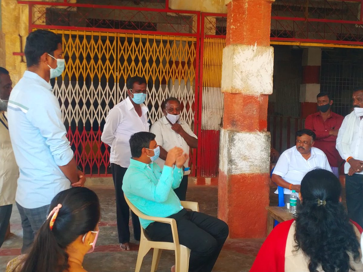 depcomkolar's tweet photo. ಮುಳಬಾಗಿಲು ತಾಲೂಕಿನ ಆವಣಿ ಹೋಬಳಿ ವಿರೂಪಾಕ್ಷಿ ಗ್ರಾಮದ ಶ್ರೀ ವಿರೂಪಾಕ್ಷೇಶ್ವರ ಸ್ವಾಮಿ ದೇವಸ್ಥಾನಕ್ಕೆ ಮಾನ್ಯ ಮಾನ್ಯ ಜಿಲ್ಲಾಧಿಕಾರಿಗಳು ಭೇಟಿ ನೀಡಿ ಪರಿಶೀಲನೆ ನಡೆಸಿದರು. https://t.co/bjMC7L4sfC