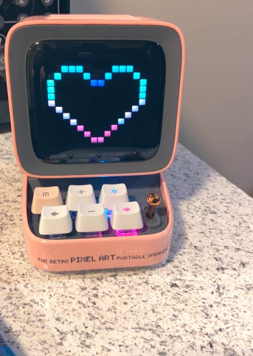 emmieg94's tweet image. Love love my new #divoomditoo @divoom @divoom 😍💕🤩 #music #games #pixelart #socute #love #fff