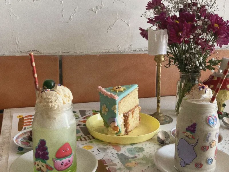 MeowMag's tweet photo. Te dejamos esta guía de cafeterías lideradas por mujeres en la CDMX para tu próxima cita imperdible con tu BFF💘🍰 #MEOWDiary https://t.co/9j5iilyzat https://t.co/yXcNMtudwL