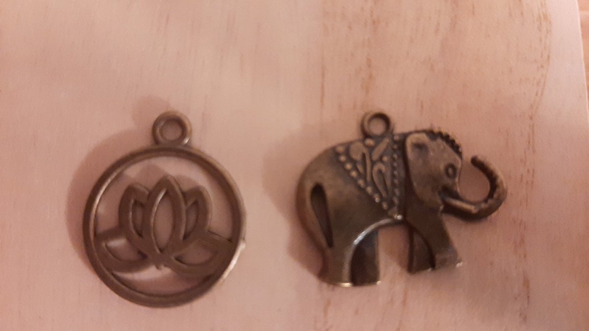 BElevatedLight's tweet image. I have these two charms. I got them in a bulk lot of charms. I'm thinking of making mismatch earrings with them but I want to make sure it's not offensive. Please excuse my ignorance. 🙏🏻💜 #IndianArmy #BTSARMY #Pleasehelp