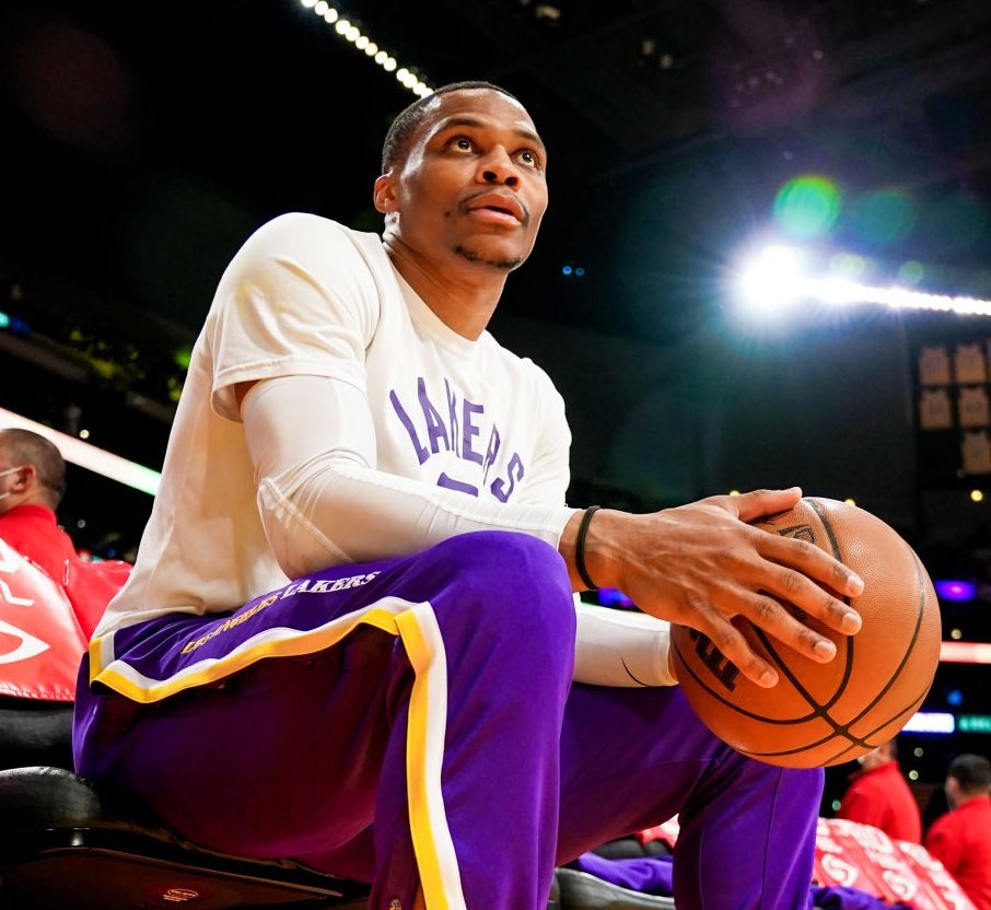 Russell Westbrook tonight: 

0 turnovers 🔥