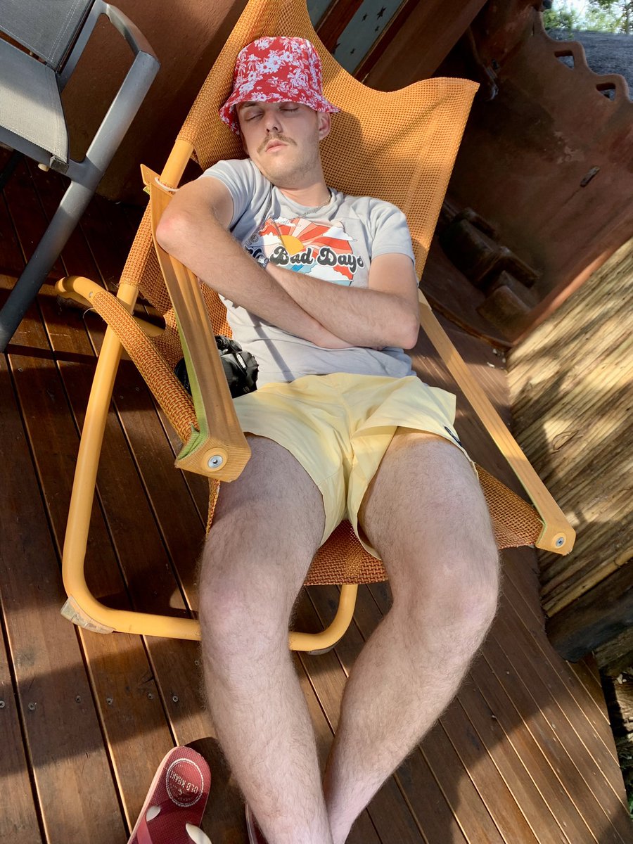 laraleeloo's tweet photo. An afternoon nap for @BlakeBcl . Some stretches for Christmas the lodge cat, and a beautiful setting for dinner! @LeshibaRetreats #bliss #beautyeverywhere #relaxtothemax https://t.co/vNN3PbmNDC