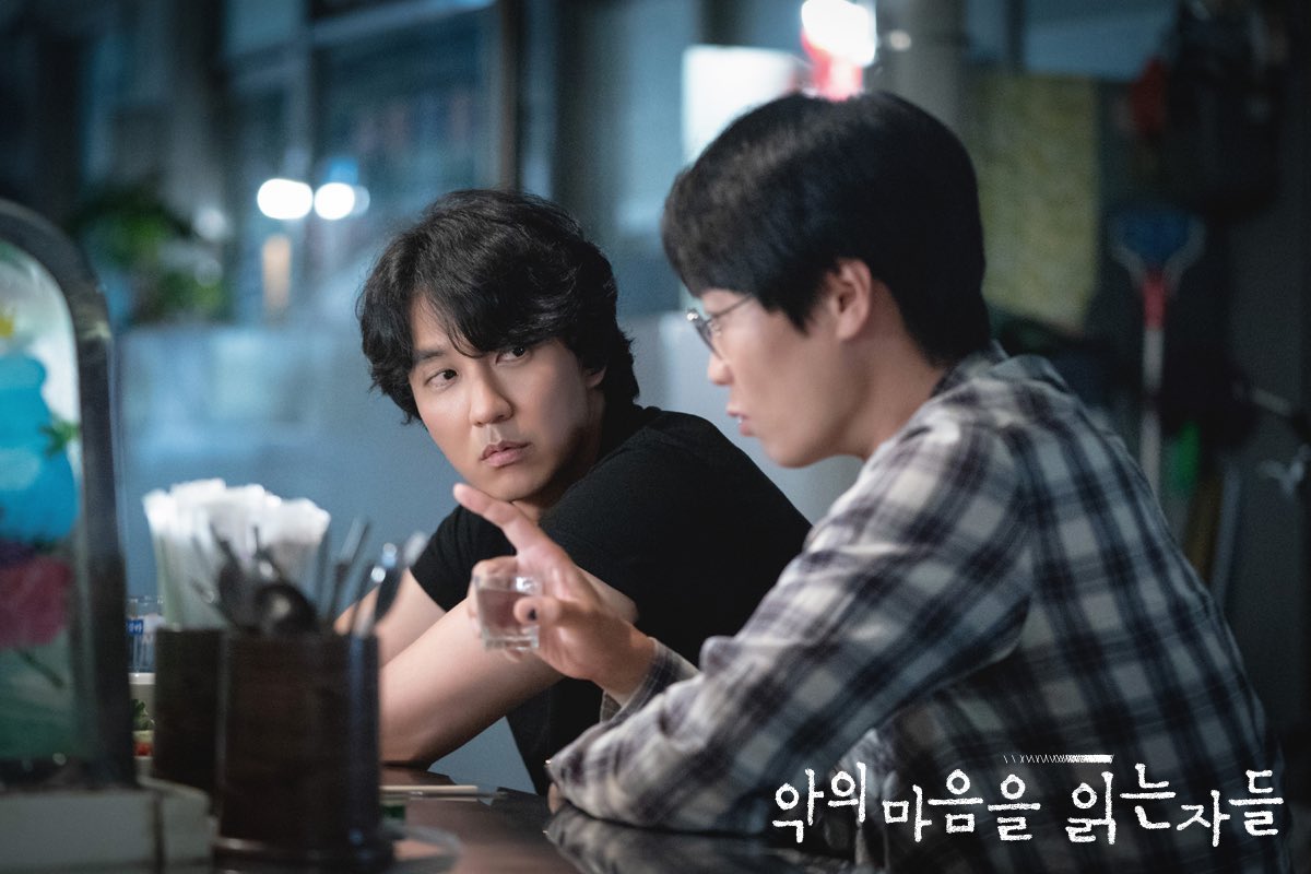 дорама тьма блэк. те кто читает сердца зла дорама 2022. сердце зла дорама. ложь дорама. яркие глаза во тьме дорама с русской.