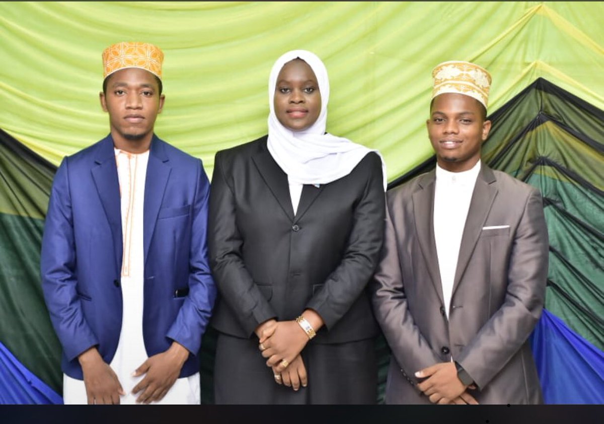 MMaktuba's tweet photo. Tunatumia miaka kujifunza tabia ambazo tunazionesha leo!!! Usijaribu kubadili tabia kwa kutumia nguvu mana si rahisi sana kubadili tabia zilizojengwa kwa Miaka 22 ndani ya siku 2. Familia ni muunganiko wa tabia tofauti zikaweza kuunganika pamoja, i love ❤️ this Family. https://t.co/Y9vFPYhs5Z