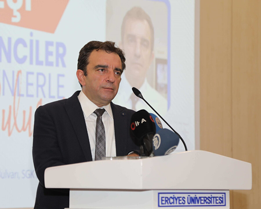 TURKOVAC'ı geliştiren Prof. Dr. Özdarendeli: "Aşı onay almadan ciddi test ve onaylardan geçiyor, halkımızın kafasında soru işareti olmasın"

gzt.com/jurnalist/turk…