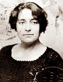 #OtD 5 Jan 1990 revolutionary feminist and garment worker Lola Iturbe died aged 87. She joined the <a href="/CNTsindicato/">CNT Sindicato</a> union and threw herself into a lifetime of radical activity, including taking part in uprisings and the Spanish civil war and revolution. libcom.org/history/iturbe…