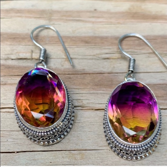 IvonCage's tweet photo. So good I had to share! Check out all the items I'm loving on @Poshmarkapp #poshmark #fashion #style #shopmycloset #nobrand #jeweldesignbygrace #sunnyleigh: https://t.co/GQtSQRgYKZ https://t.co/sRGD4Q3TEq