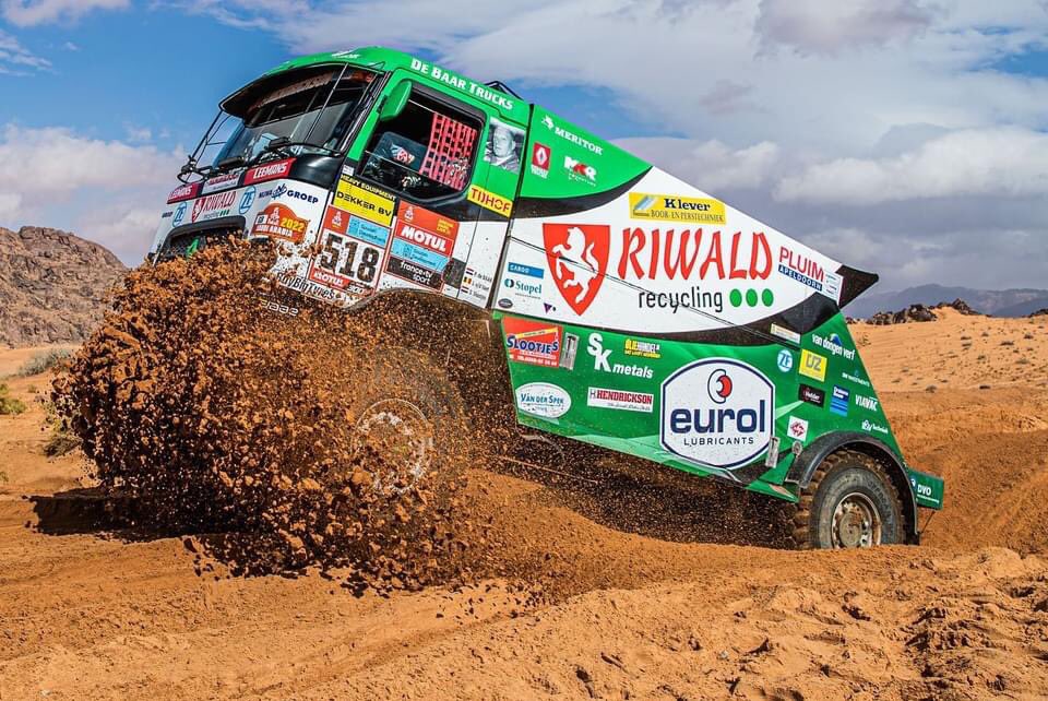 RenaultTrucksEs's tweet photo. Comienza el #RallyDakar2022 🏁😎
Los vehículos #RenaultTrucks del equipo @MKRtechnology han comenzado la dura competición y nos dejan estas impresionantes imágenes.
#MKRTechnology
#riwalddakarteam
#RallyDakar2022
#dakar2022 https://t.co/XNmFOLzx0X