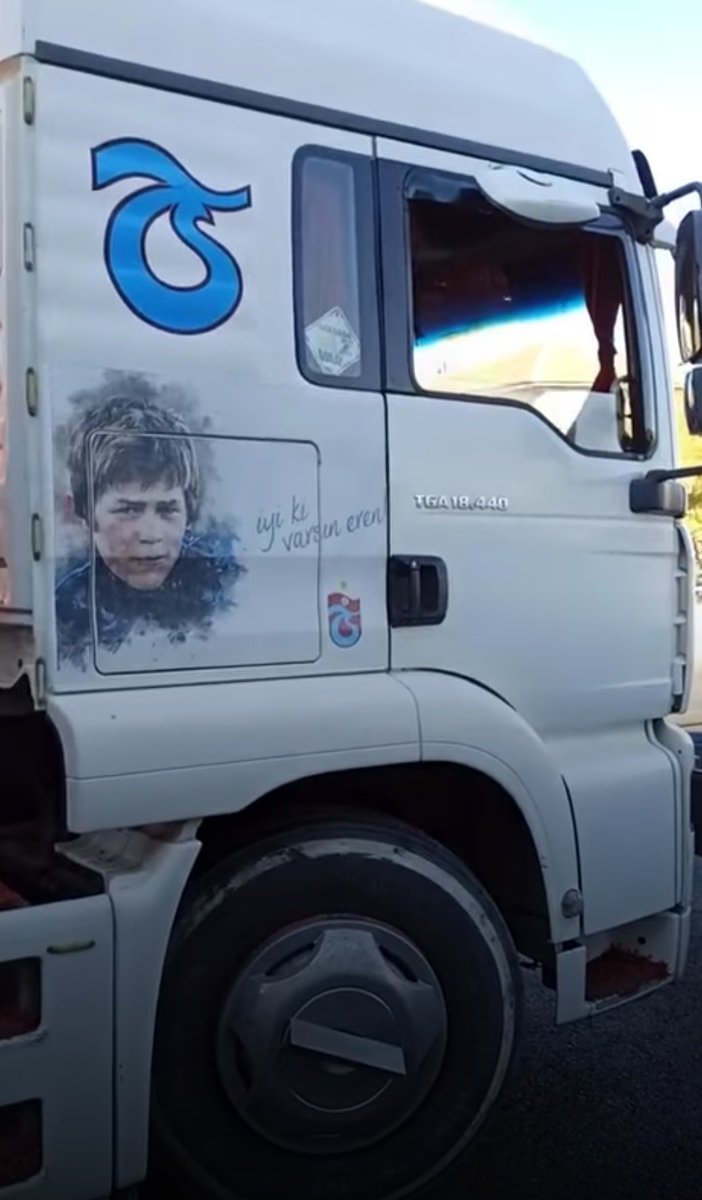 Yıldızsın, aysın,
Eren iyi ki varsın   🇹🇷                                                                                                        #İyiKiVarsınEren #ErenBülbül #FerhatGedik #BerkinElvan