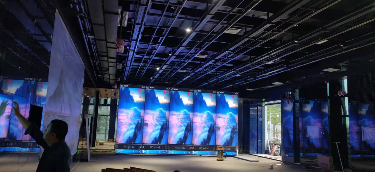 2022-1-4-Shenzhen, China, double-sided LED slide screen-P1.53-60㎡
email：bbcled@360led.net
website：bbc-led.com
#ledscreens #leddisplays #videowalls #indoorscreens #videodisplays #digitalsignages #mobilescreens #factorydisplays