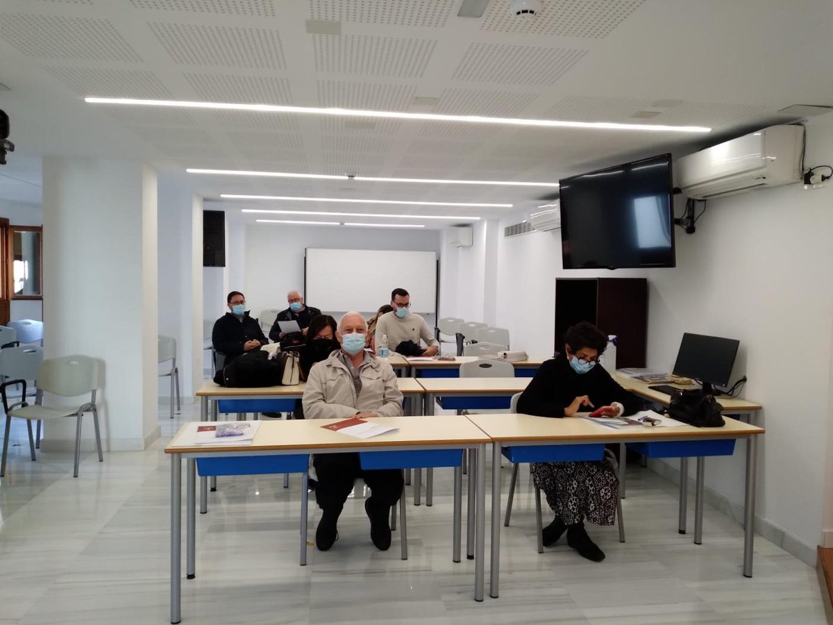 DiocesisMalaga's tweet photo. 🧑🎓Alumnos, monitores y profesores de los Centros Teológicos de la Diócesis de Málaga comparten una jornada de reflexión y trabajo sobre sinodalidad.
#modosinodo
https://t.co/BI6ItsgLYD https://t.co/wNLSEWL1rV