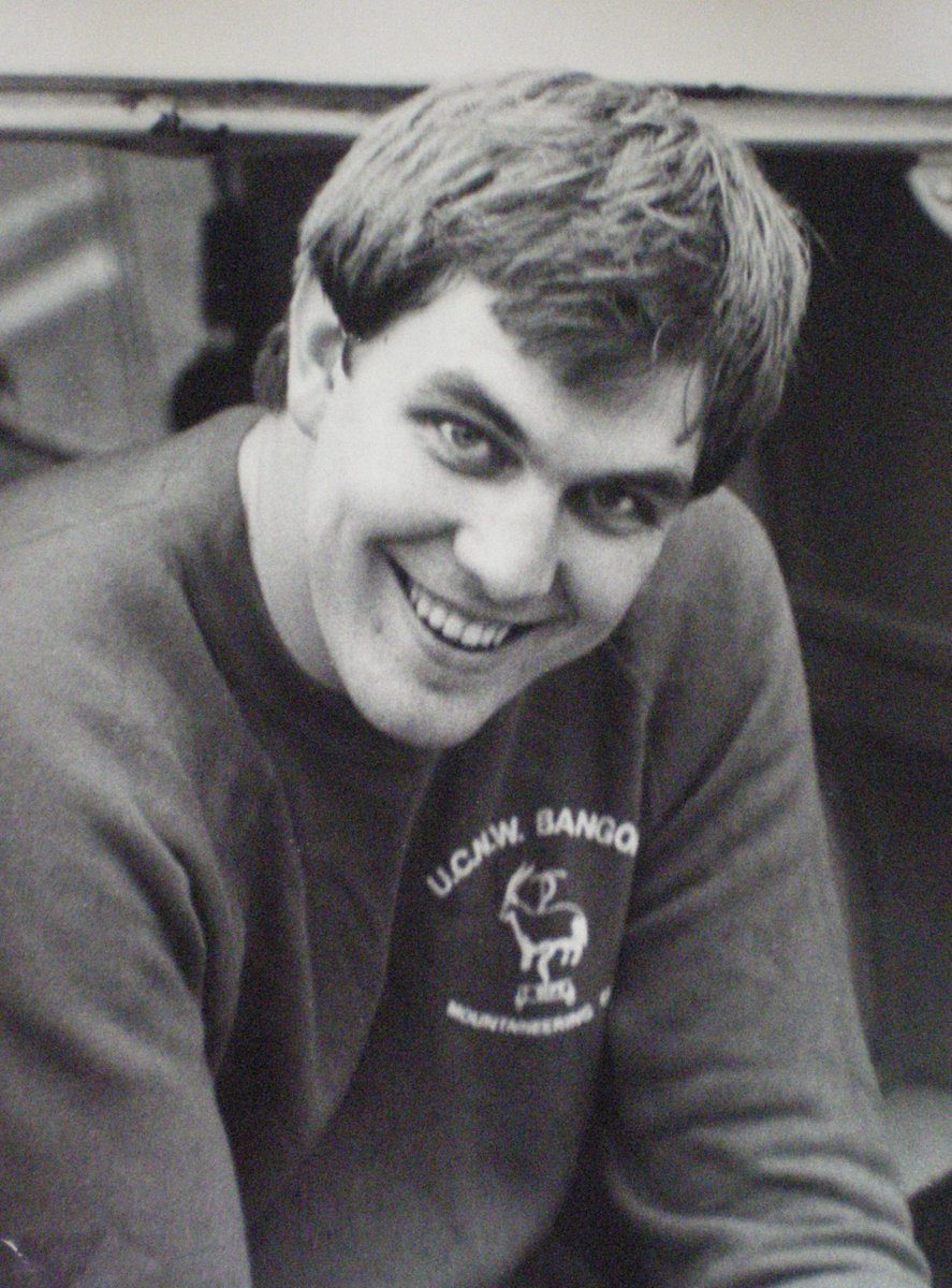 UK_COPS's tweet photo. Remembering PC Gordon Connolly, Lancashire Constabulary, who died on this day in 1983 after drowning while attempting to rescue a man and colleagues from the sea. https://t.co/2awu71zuH2