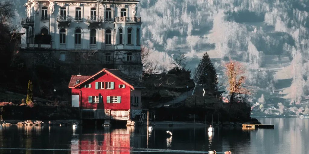 PROMPT: Write a 6 word story based on this picture and share it in the comments! #WritingCommunity