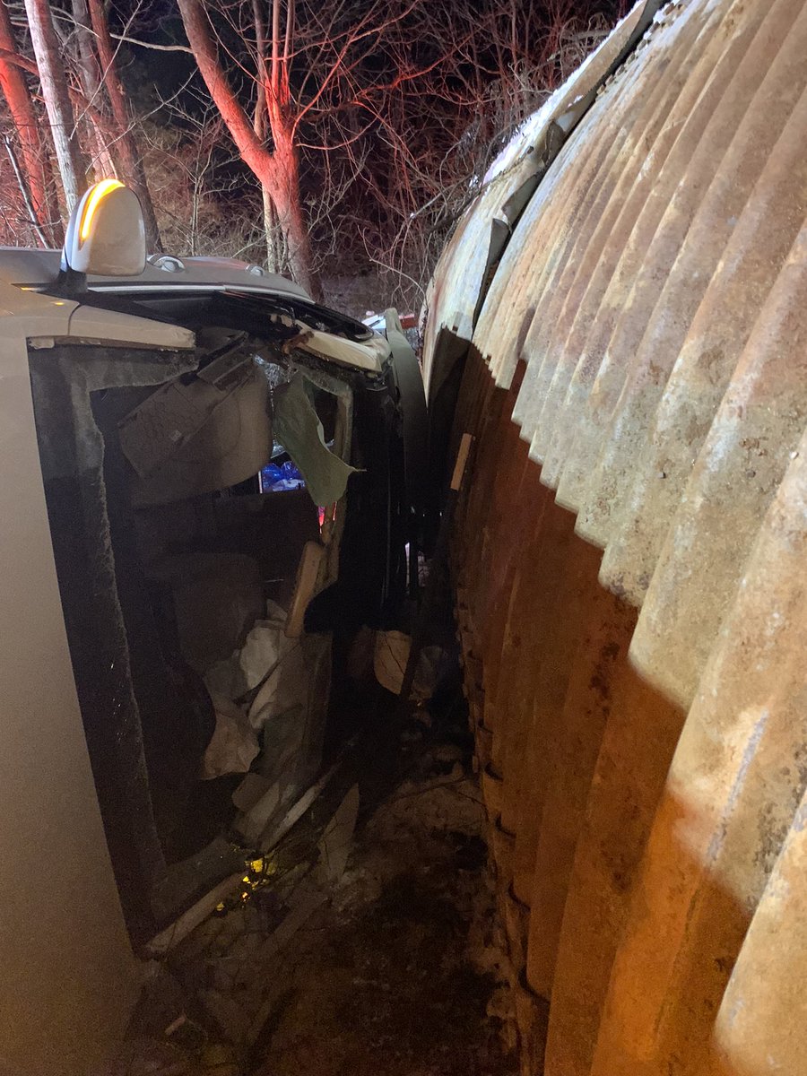 FVFD51's tweet photo. Rescue 5 responded into Huddleston early this am for a MVC with entrapment off Preston Mill Rd. https://t.co/KRe02uRmGv