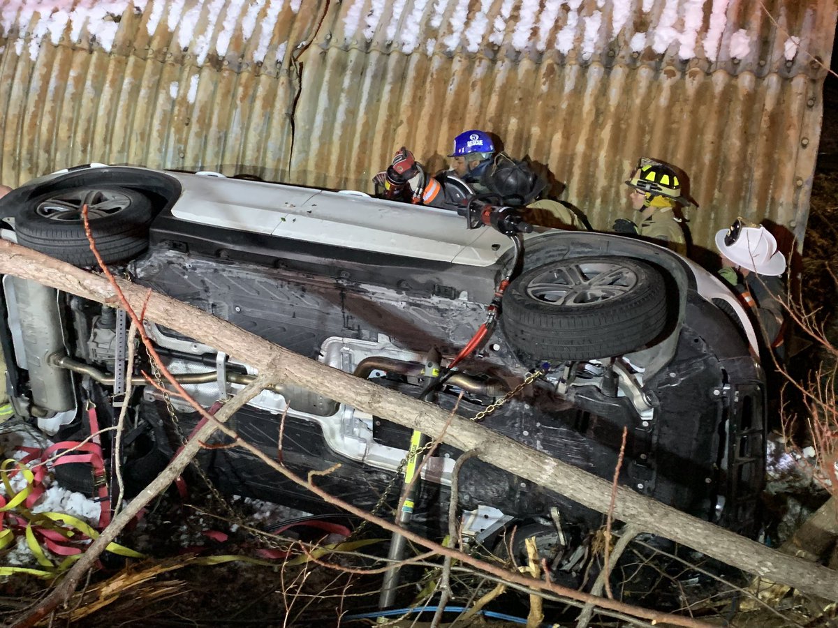 FVFD51's tweet photo. Rescue 5 responded into Huddleston early this am for a MVC with entrapment off Preston Mill Rd. https://t.co/KRe02uRmGv