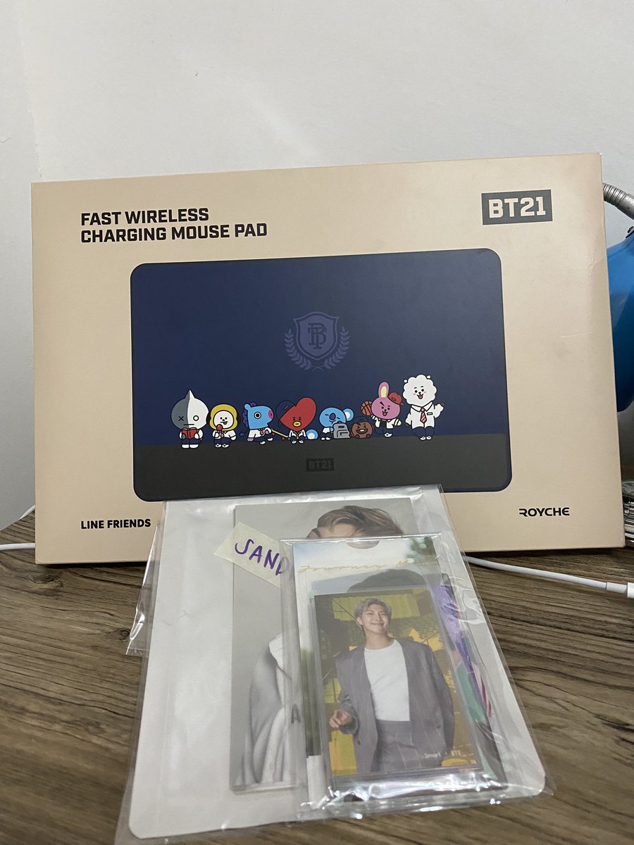drasands's tweet photo. While browsing, I came upon this shop with an onhand live sale. Presenting, one of my year-end budol.😅 #papel The wireless charging mouse pad was a great deal! Thanks @anpanmart_ph 💜 for the smooth transaction. #AMPHFeedbacks #BTS #BTSxARMY https://t.co/Ht5P8htBx8