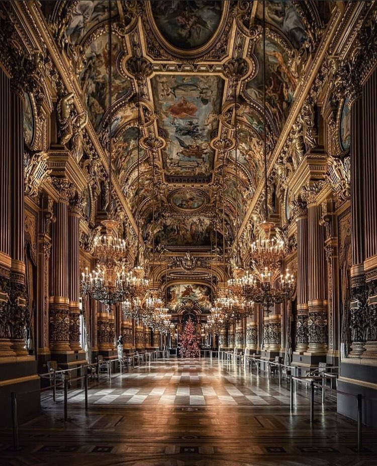 arch_owidah's tweet photo. بدأ بناء المبنى المعروف باسم Palais Garnier في عام 1862 ، لكنه لم يكتمل حتى عام 1875 ، ويرجع ذلك جزئيًا إلى بحيرة تحت الأرض تم اكتشافها أثناء البناء. 
البحيرة الصغيرة لا تزال موجودة تحت مبنى الأوبرا. 
كان مكان اختباء "فانتوم الأوبرا" في العمل الشهير لبول ليرو . https://t.co/TLnaCeFg23