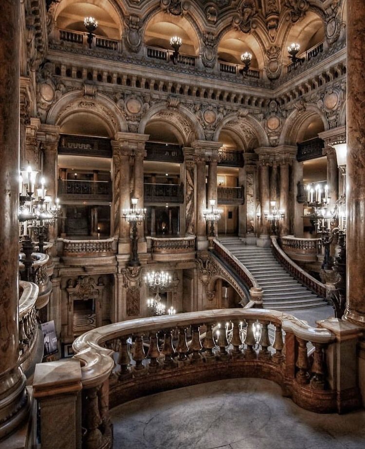 arch_owidah's tweet photo. بدأ بناء المبنى المعروف باسم Palais Garnier في عام 1862 ، لكنه لم يكتمل حتى عام 1875 ، ويرجع ذلك جزئيًا إلى بحيرة تحت الأرض تم اكتشافها أثناء البناء. 
البحيرة الصغيرة لا تزال موجودة تحت مبنى الأوبرا. 
كان مكان اختباء "فانتوم الأوبرا" في العمل الشهير لبول ليرو . https://t.co/TLnaCeFg23
