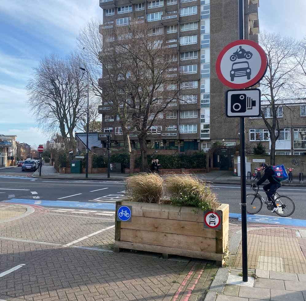 SaveOvalStreets's tweet photo. Interesting details in here about attempted manipulation of last autumn's consultations on the Oval &amp; Railton #LTNs

"..blatant efforts to stop the council from really hearing people’s views by swamping the consultations with over 1,800 fake responses."

https://t.co/js5srzRVm8 https://t.co/GmUuzLhhIu